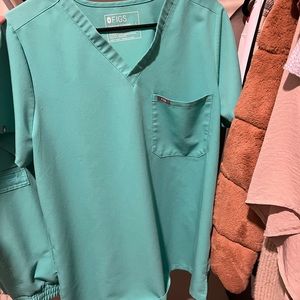 Figs large surgical green yola scrub bottoms & Catarina top